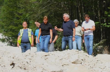 OS 24 Ogled predela nanosa gramoza pod Slapom Rinka   Foto Jože Miklavc  IMG_4434